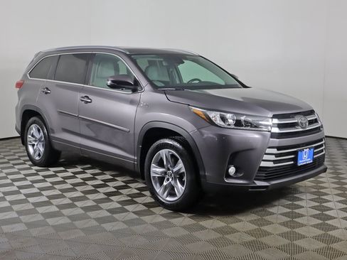 Used 2018 Toyota Highlander Limited image 2