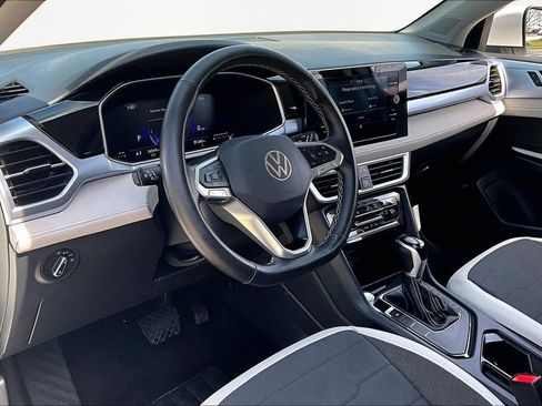 Used 2025 Volkswagen Taos SE image 14