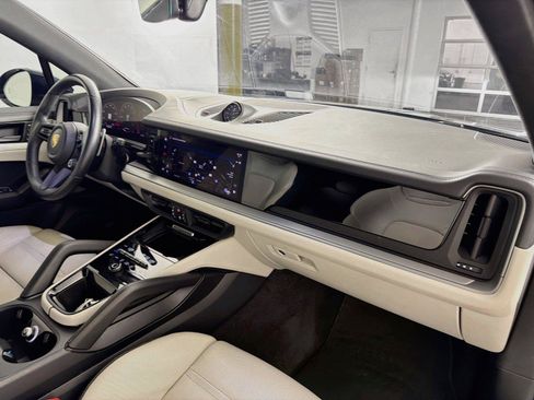 Certified 2024 Porsche Cayenne S AWD/4WD image 29