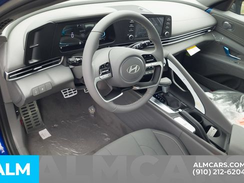 Certified 2025 Hyundai Elantra Sport FWD image 12