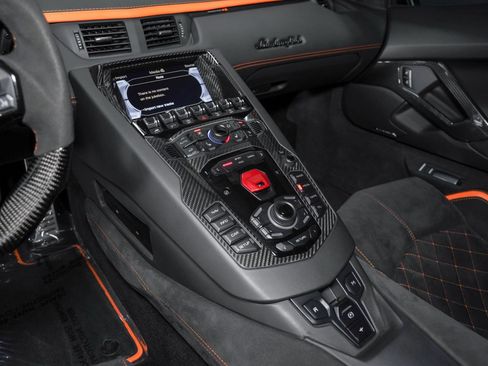 Used 2018 Lamborghini Aventador S image 40