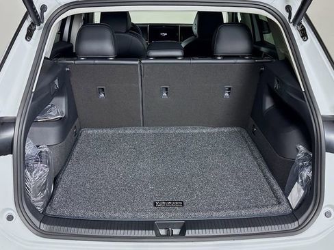 New 2025 Volkswagen Tiguan SE image 28