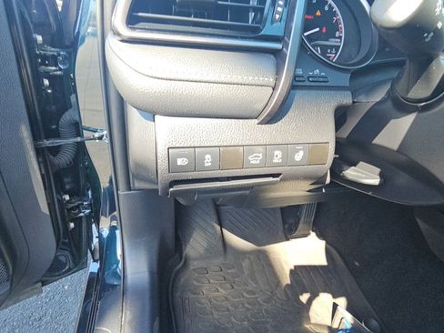 Certified 2021 Toyota Camry SE w/ Cold Weather Package AWD/4WD image 22