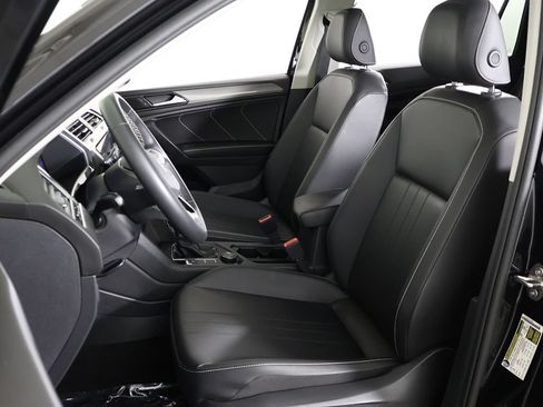 Used 2023 Volkswagen Tiguan SE AWD/4WD image 32