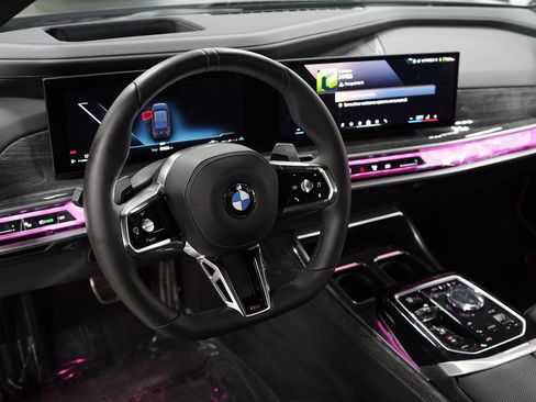 Used 2025 BMW 760i xDrive w/ Executive Package AWD/4WD image 10