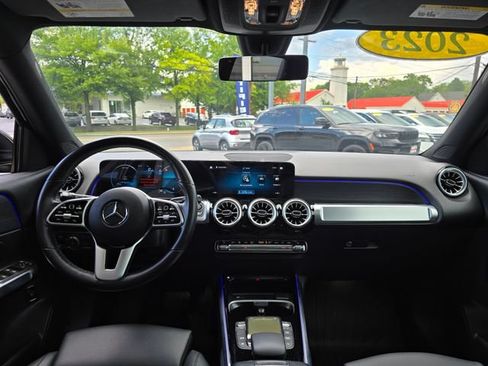 Used 2023 Mercedes-Benz GLB 250 4MATIC image 3