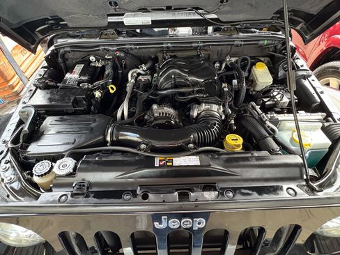 Used 2015 Jeep Wrangler Unlimited Sahara image 33