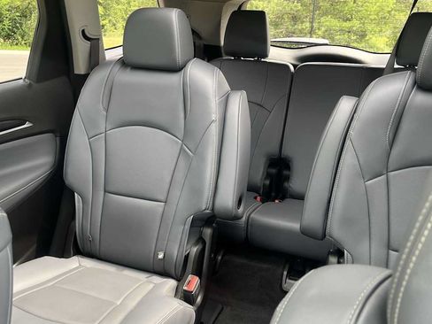 Used 2019 Buick Enclave Essence AWD/4WD image 34