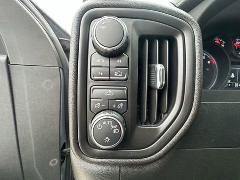 Used 2024 Chevrolet Silverado 1500 Custom image 17