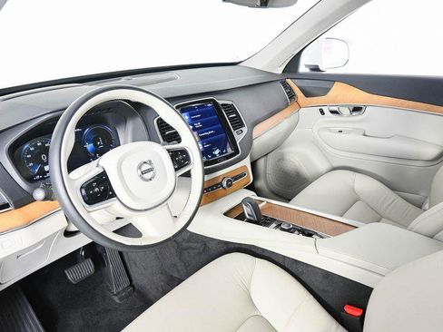 Used 2021 Volvo XC90 T8 Inscription Expression w/ Advanced Package AWD/4WD image 5