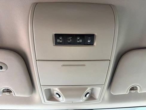 Used 2014 Chrysler Town & Country Touring-L w/ Driver Convenience Group FWD image 21