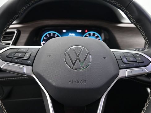 Used 2024 Volkswagen Atlas SEL AWD/4WD image 15
