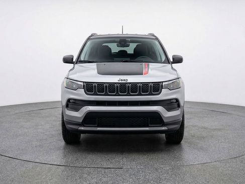 Used 2025 Jeep Compass Trailhawk AWD/4WD image 2