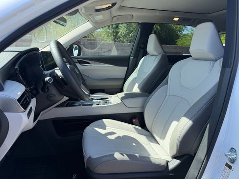 Certified 2026 INFINITI QX60 Luxe w/ Cargo Package image 12