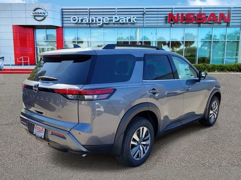New 2026 Nissan Pathfinder SL FWD image 2