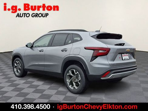 New 2026 Chevrolet Trax LT w/ Driver Confidence Package FWD image 3