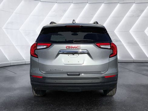 Used 2024 GMC Terrain SLE w/ Driver Convenience Package FWD image 5