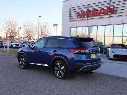 Used 2023 Nissan Rogue SL w/ SL Premium Package image 6