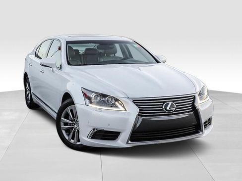 Used 2016 Lexus LS 460 w/ Comfort Package RWD image 2