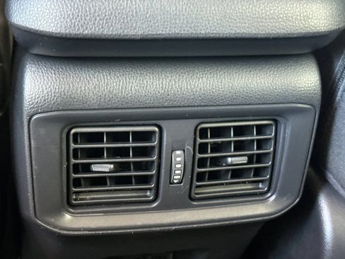 Used 2025 Toyota RAV4 XLE AWD/4WD image 15