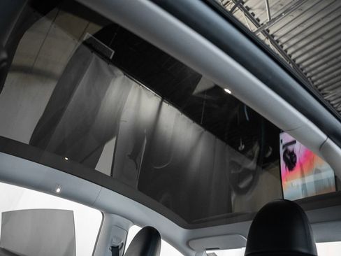 Used 2023 Tesla Model Y Long Range AWD/4WD image 32