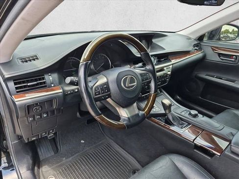 Used 2016 Lexus ES 300h w/ Luxury Package w/Wood Trim FWD image 10