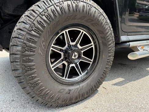 Used 2004 HUMMER H2 Luxury w/ Preferred Equipment Group image 28