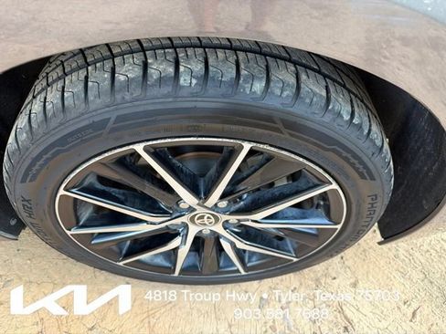 Used 2021 Toyota Camry SE FWD image 6