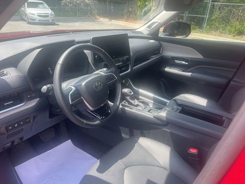 Used 2024 Toyota Grand Highlander AWD Hybrid image 9
