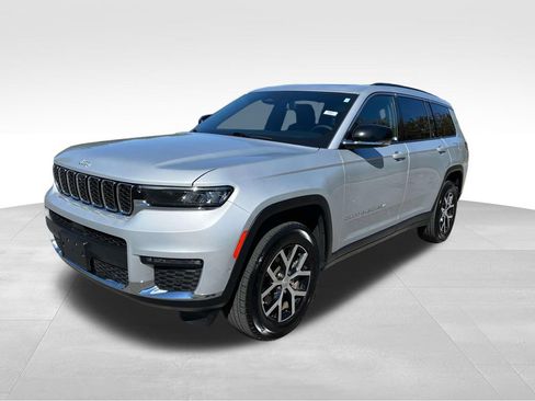 Used 2024 Jeep Grand Cherokee L Limited w/ Luxury Tech Group II image 7