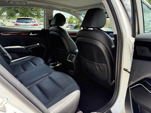 Used 2017 Kia Cadenza Technology FWD image 15