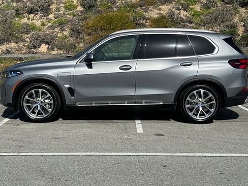 Used 2025 BMW X5 xDrive50e w/ Premium Package image 9