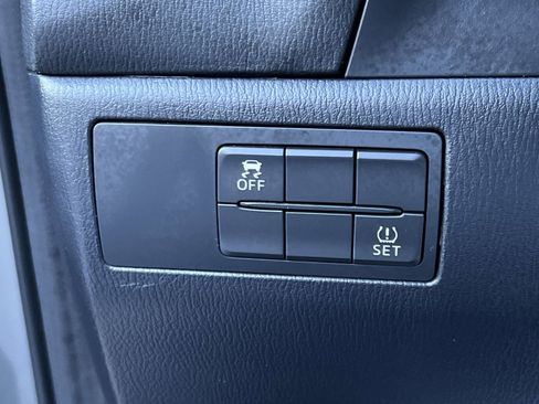 Used 2018 MAZDA MAZDA3 Touring image 33