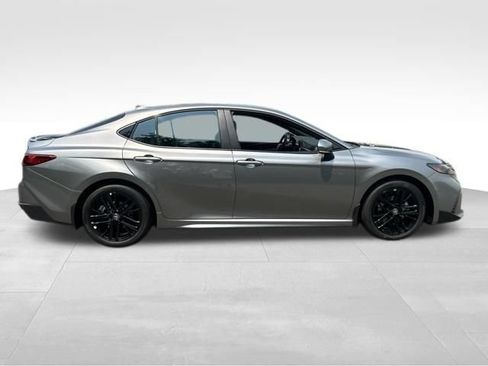 Used 2026 Toyota Camry SE w/ Convenience Package FWD image 7