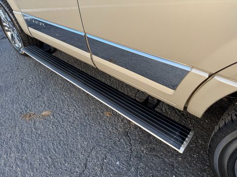 Used 2008 Lincoln Navigator 4WD image 17