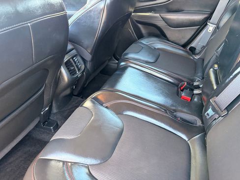 Used 2015 Jeep Cherokee Trailhawk w/ Comfort/Convenience Group AWD/4WD image 15