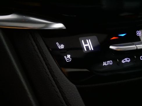 Used 2023 Cadillac XT6 Sport image 28