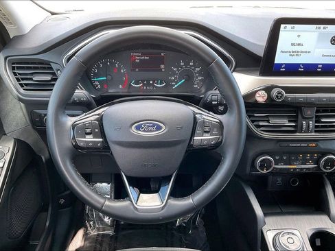 Used 2022 Ford Escape SE w/ SE Sport Appearance Package image 8