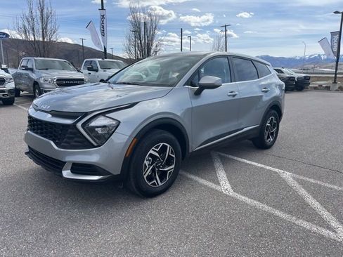 Used 2023 Kia Sportage LX image 8