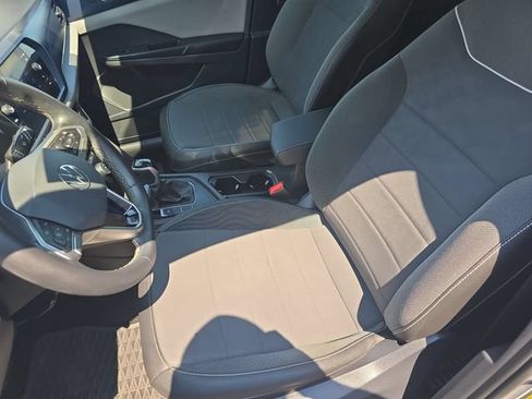 Used 2023 Volkswagen Taos SE w/ Panoramic Sunroof Package FWD image 14