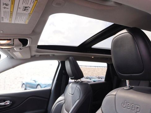 Used 2021 Jeep Cherokee Latitude Lux w/ Sun & Sound Group image 5