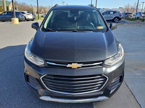 Used 2020 Chevrolet Trax LT w/ LT Convenience Package image 2