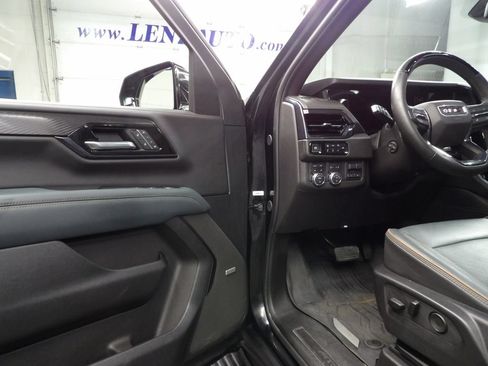 Used 2025 GMC Yukon XL AT4 AWD/4WD image 45