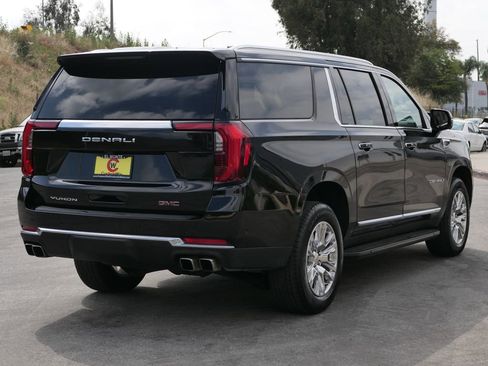 Used 2025 GMC Yukon XL Denali AWD/4WD image 2