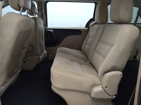 Used 2016 Dodge Grand Caravan American Value Package FWD image 18