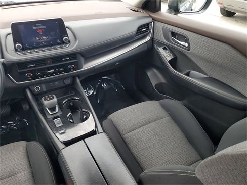 Used 2023 Nissan Rogue SV image 16