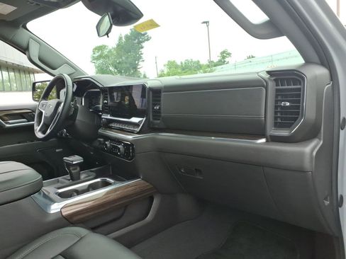 Used 2024 Chevrolet Silverado 1500 LT Trail Boss w/ Convenience Package II AWD/4WD image 11