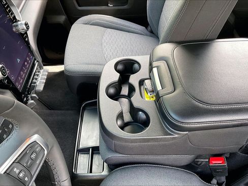 Certified 2025 RAM 2500 Big Horn AWD/4WD image 14