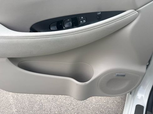 Used 2017 Nissan Leaf SV w/ Premium Package image 10