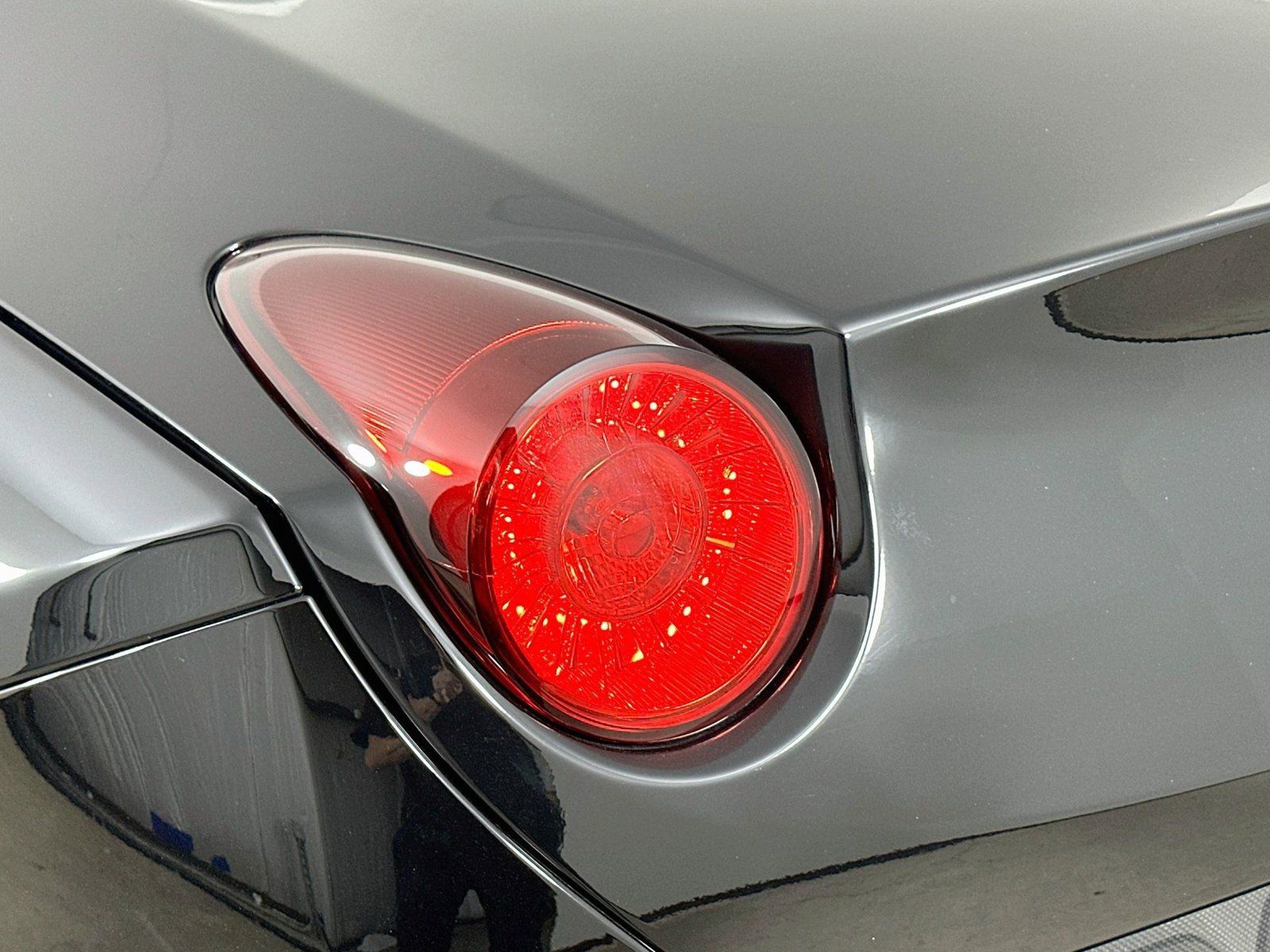 Used 2014 Ferrari California RWD image 13
